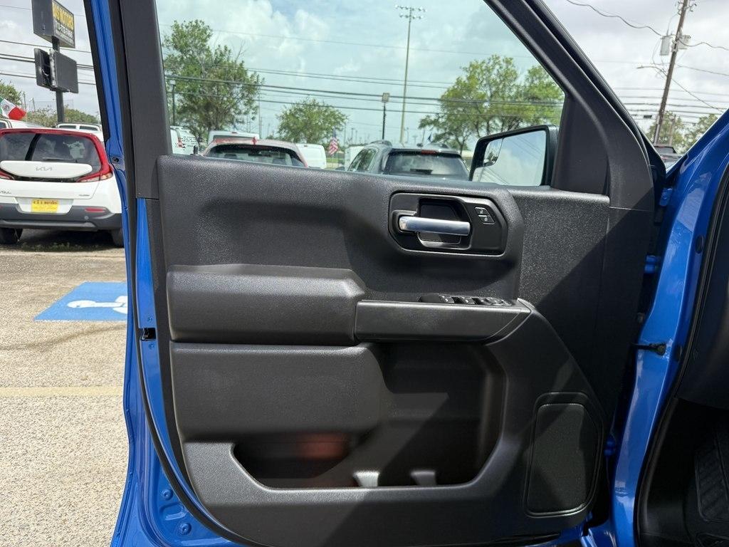 Chevrolet Silverado 1500 Custom Crew Cab 4WD 2026