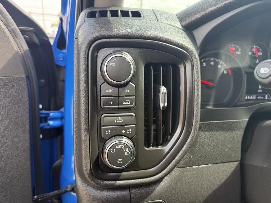 Chevrolet Silverado 1500 Custom Crew Cab 4WD 2026
