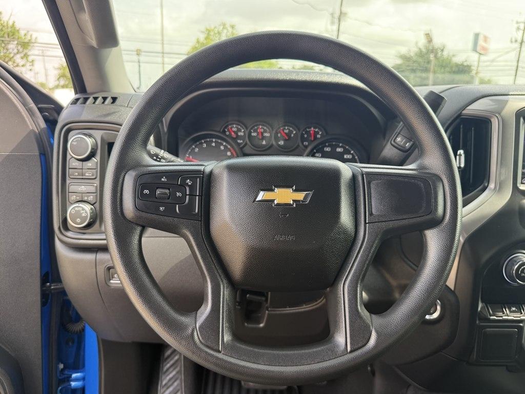 Chevrolet Silverado 1500 Custom Crew Cab 4WD 2026