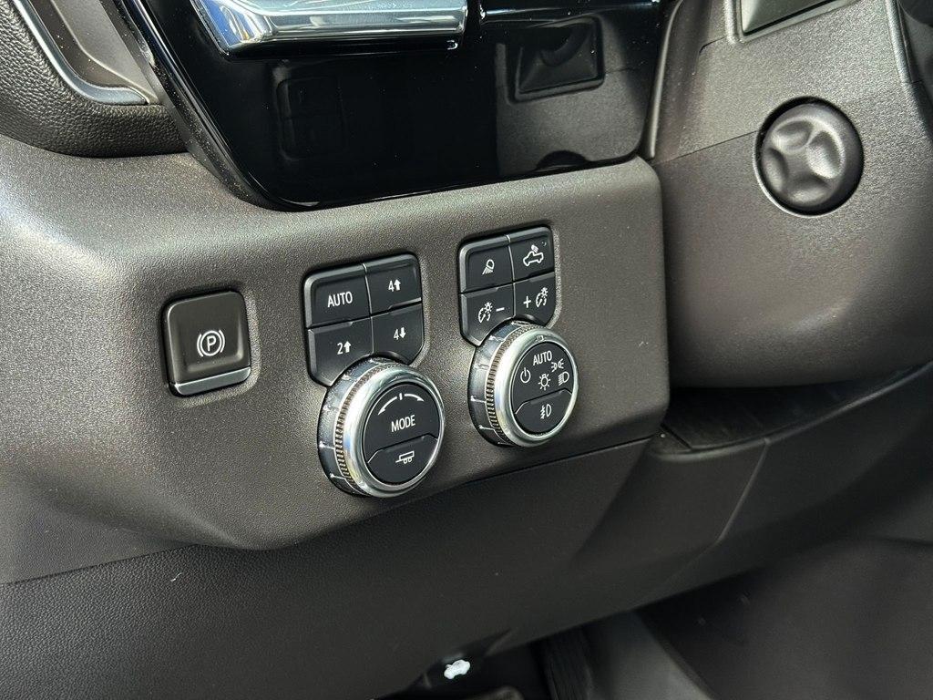 GMC Sierra 1500 SLT Crew Cab 4WD 2024