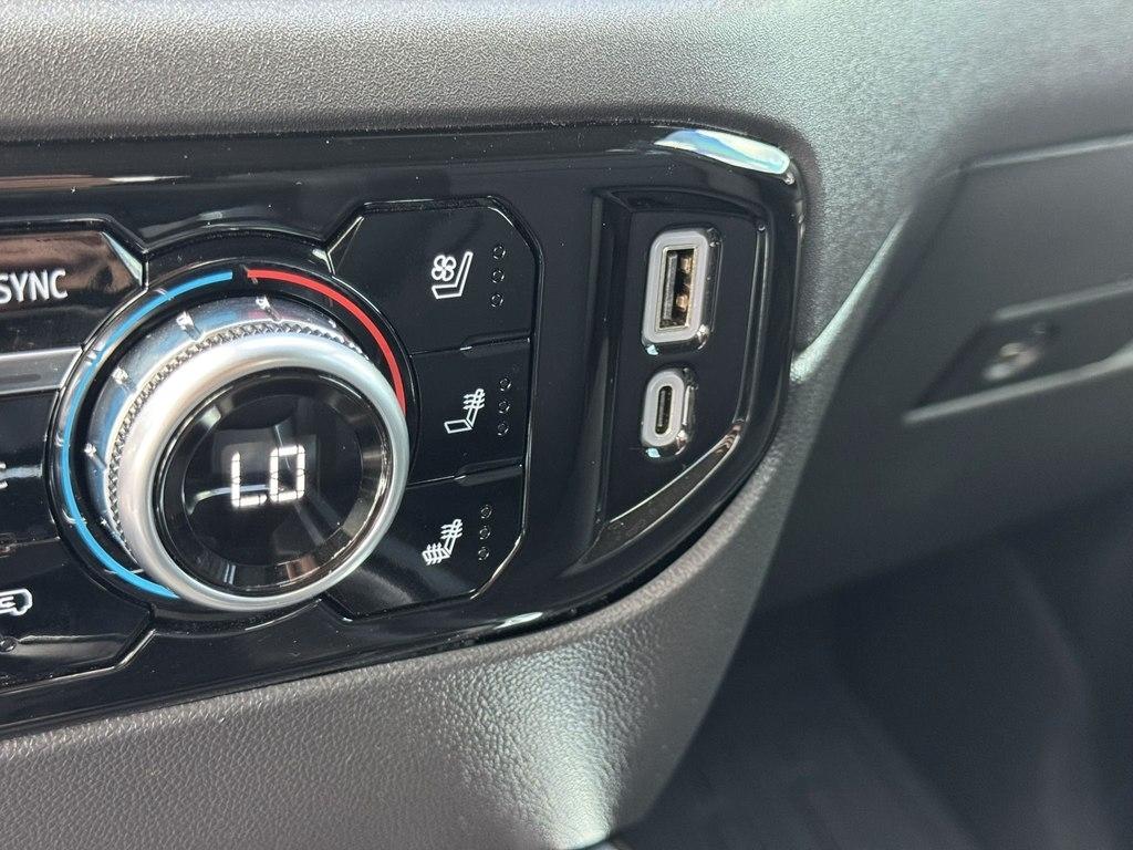 GMC Sierra 1500 SLT Crew Cab 4WD 2024