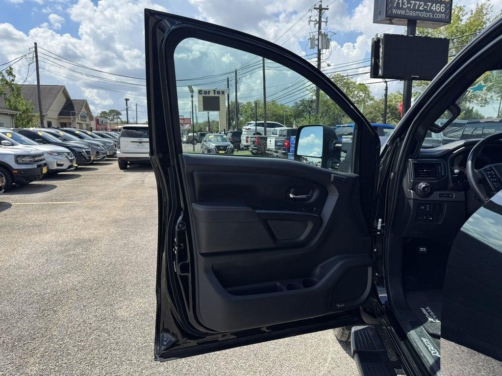 Nissan Titan XD SL Crew Cab 4WD 2023