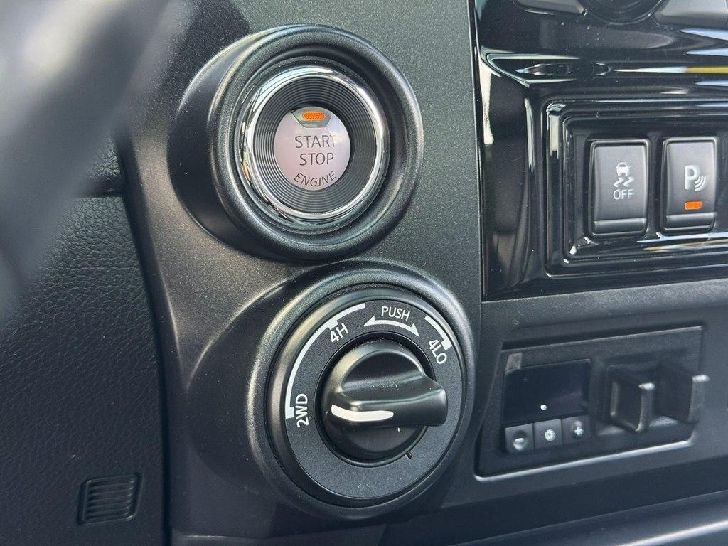 Nissan Titan XD SL Crew Cab 4WD 2023