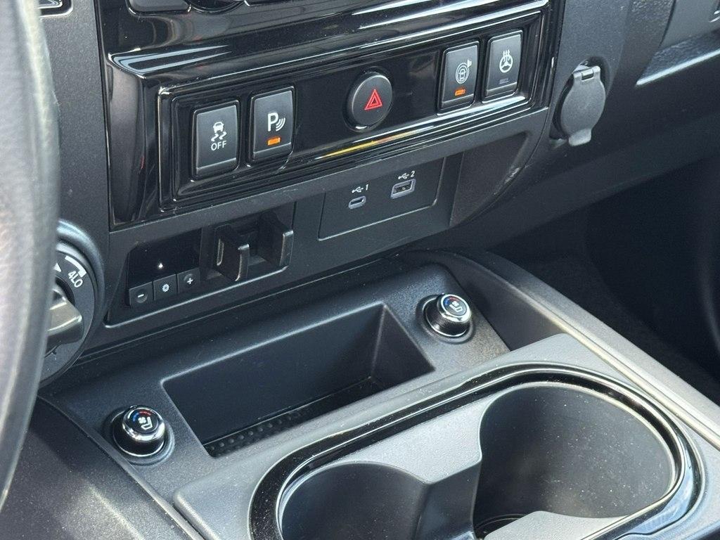 Nissan Titan XD SL Crew Cab 4WD 2023