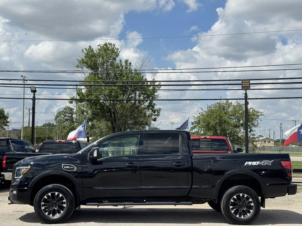 Nissan Titan XD SL Crew Cab 4WD 2023