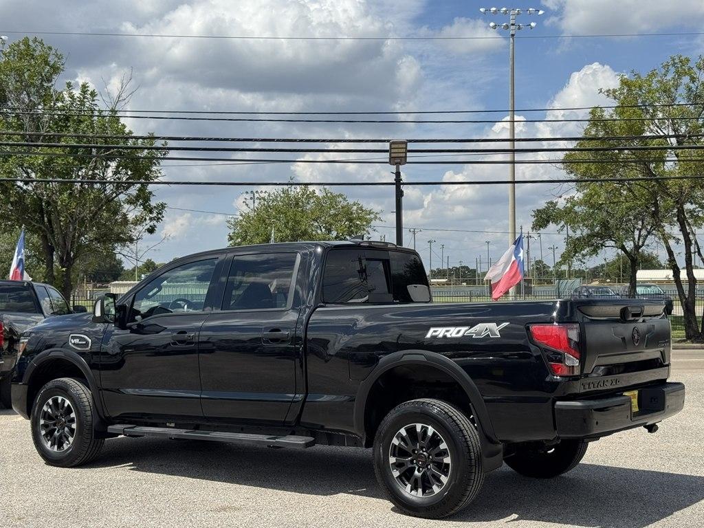 Nissan Titan XD SL Crew Cab 4WD 2023