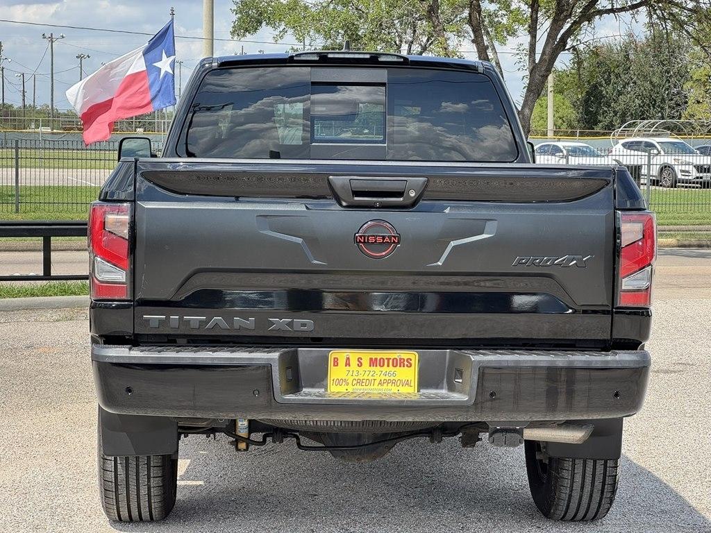 Nissan Titan XD SL Crew Cab 4WD 2023