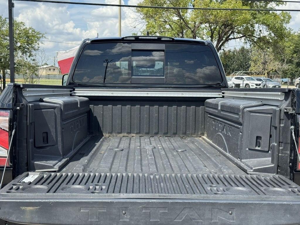 Nissan Titan XD SL Crew Cab 4WD 2023