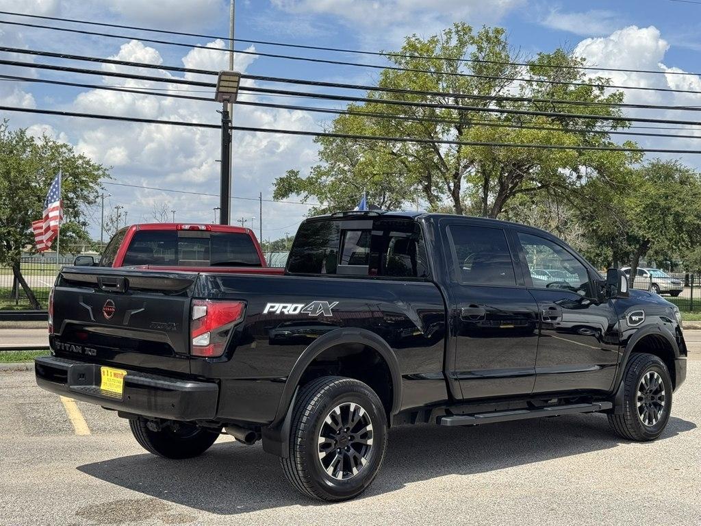 Nissan Titan XD SL Crew Cab 4WD 2023