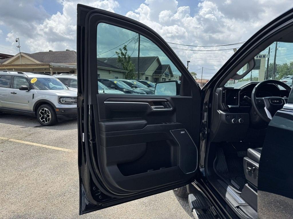 GMC Sierra 1500 SLT Crew Cab 4WD 2025
