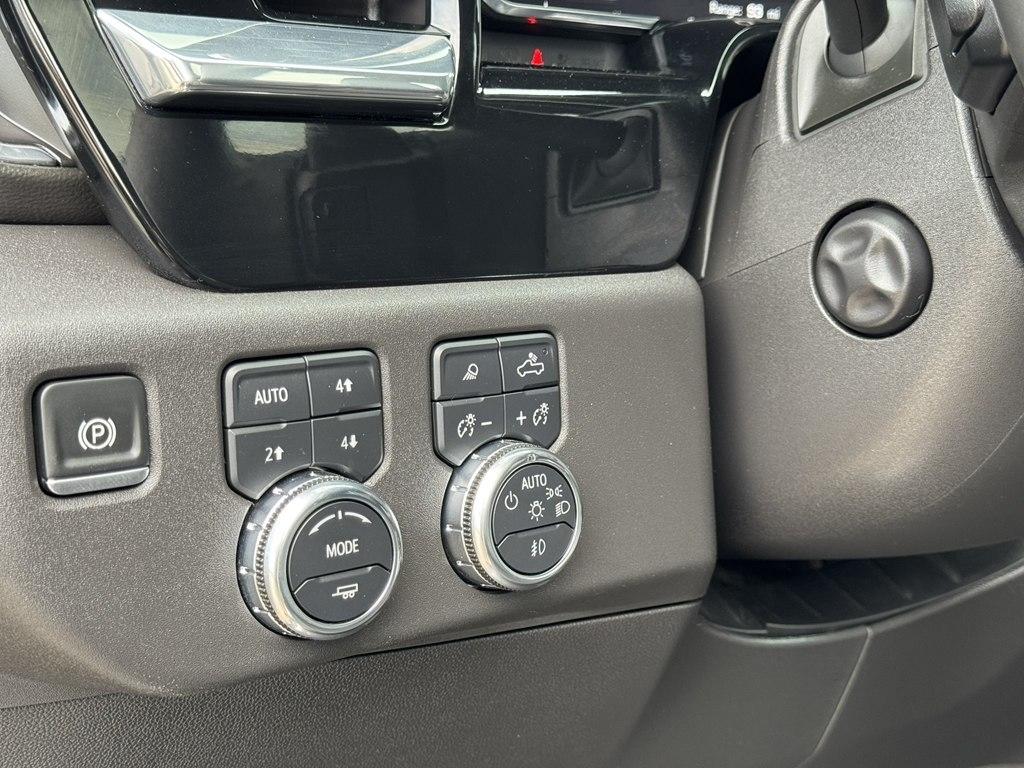 GMC Sierra 1500 SLT Crew Cab 4WD 2025