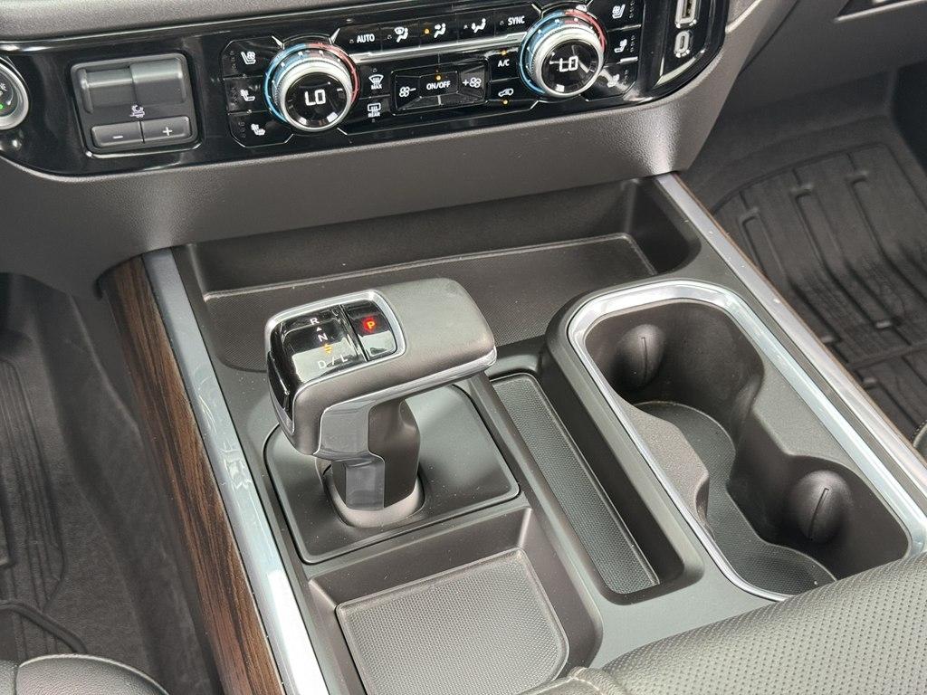 GMC Sierra 1500 SLT Crew Cab 4WD 2025