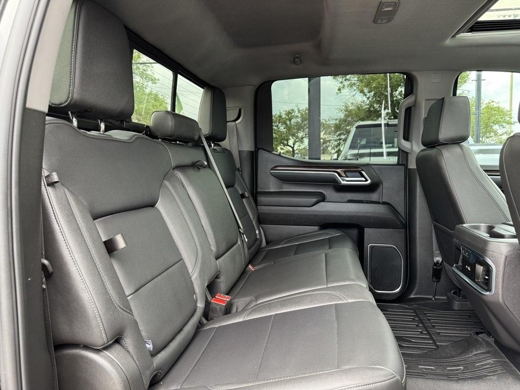 GMC Sierra 1500 SLT Crew Cab 4WD 2025