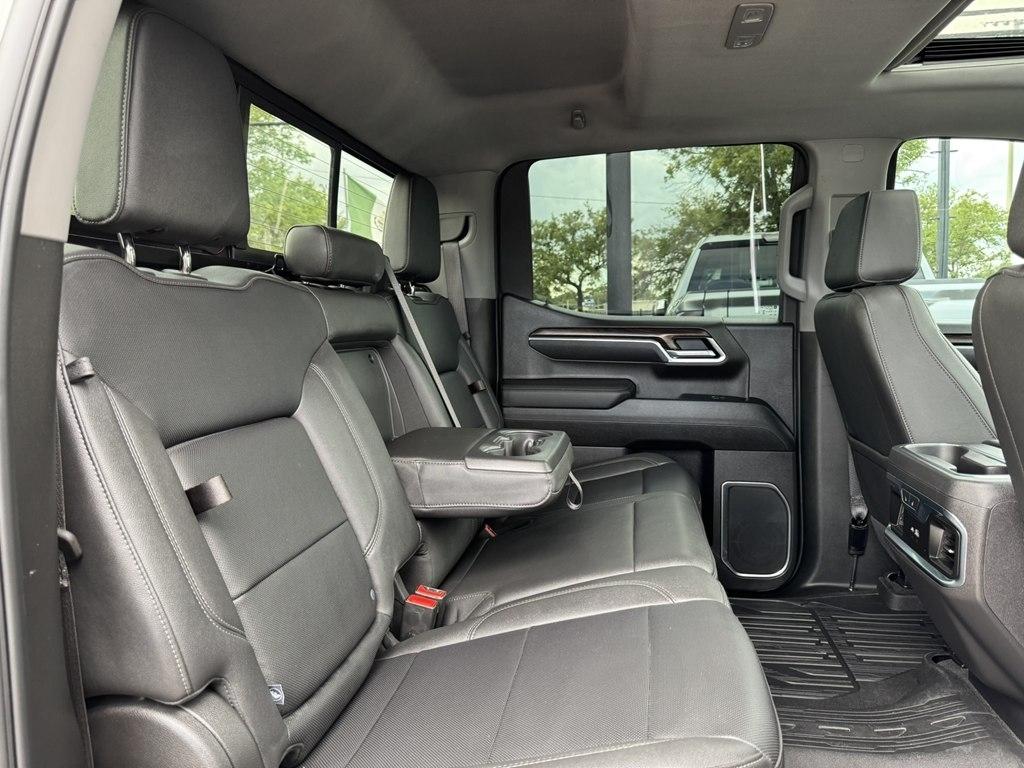 GMC Sierra 1500 SLT Crew Cab 4WD 2025
