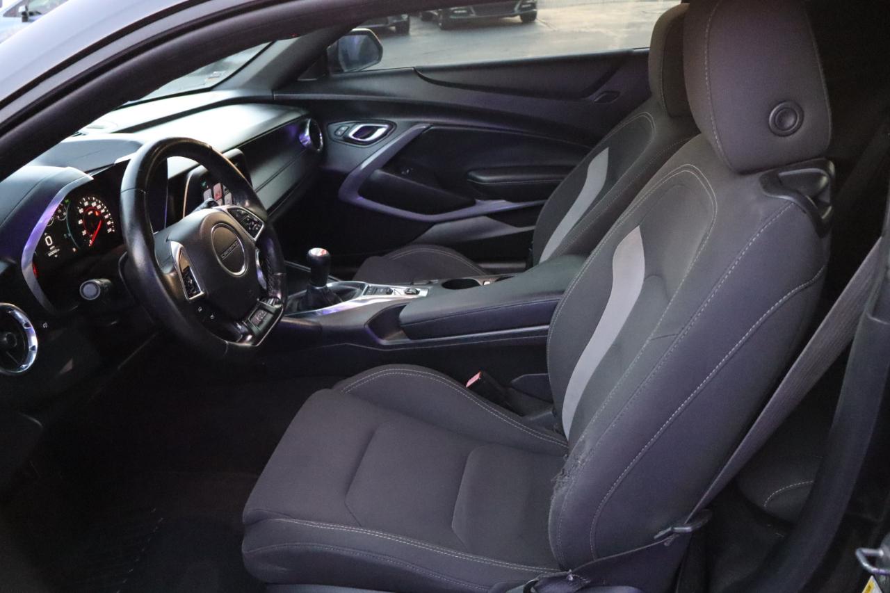 Chevrolet Camaro 2dr Cpe 1SS 2017