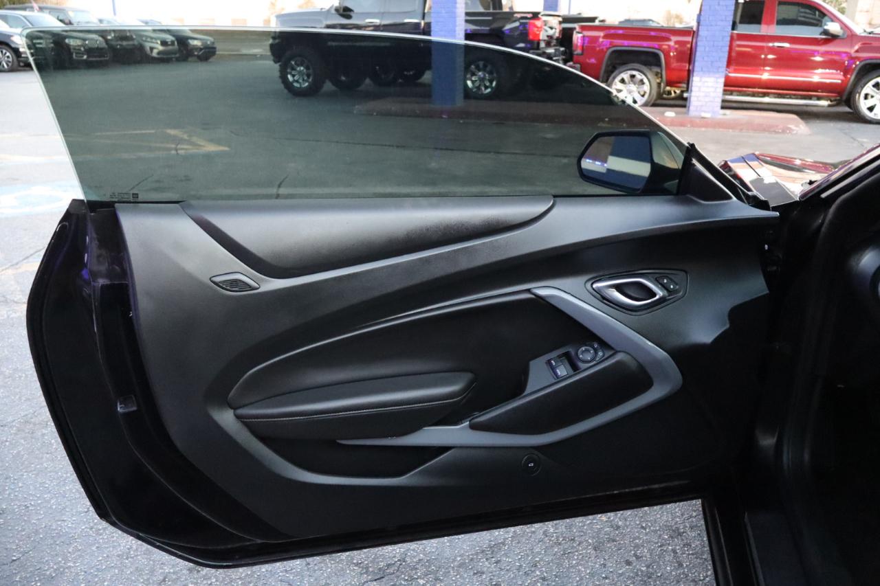 Chevrolet Camaro 2dr Cpe 1SS 2017