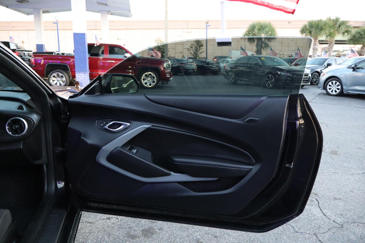 Chevrolet Camaro 2dr Cpe 1SS 2017