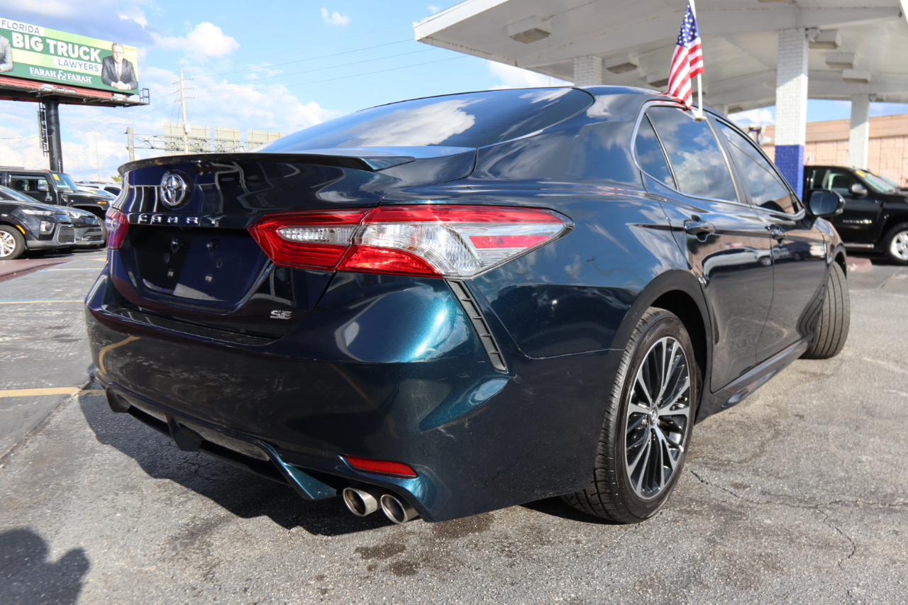 2018 Toyota Camry XLE photo 6