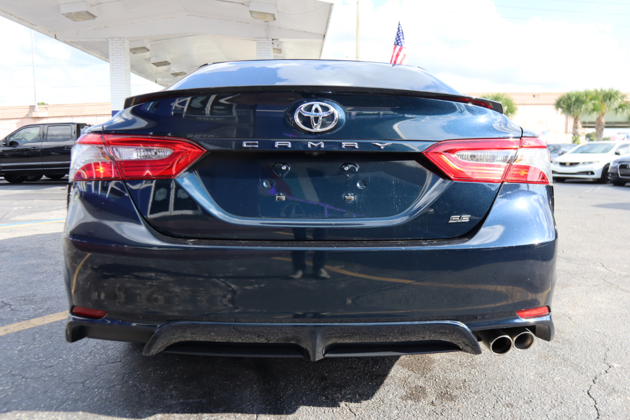 2018 Toyota Camry XLE photo 7