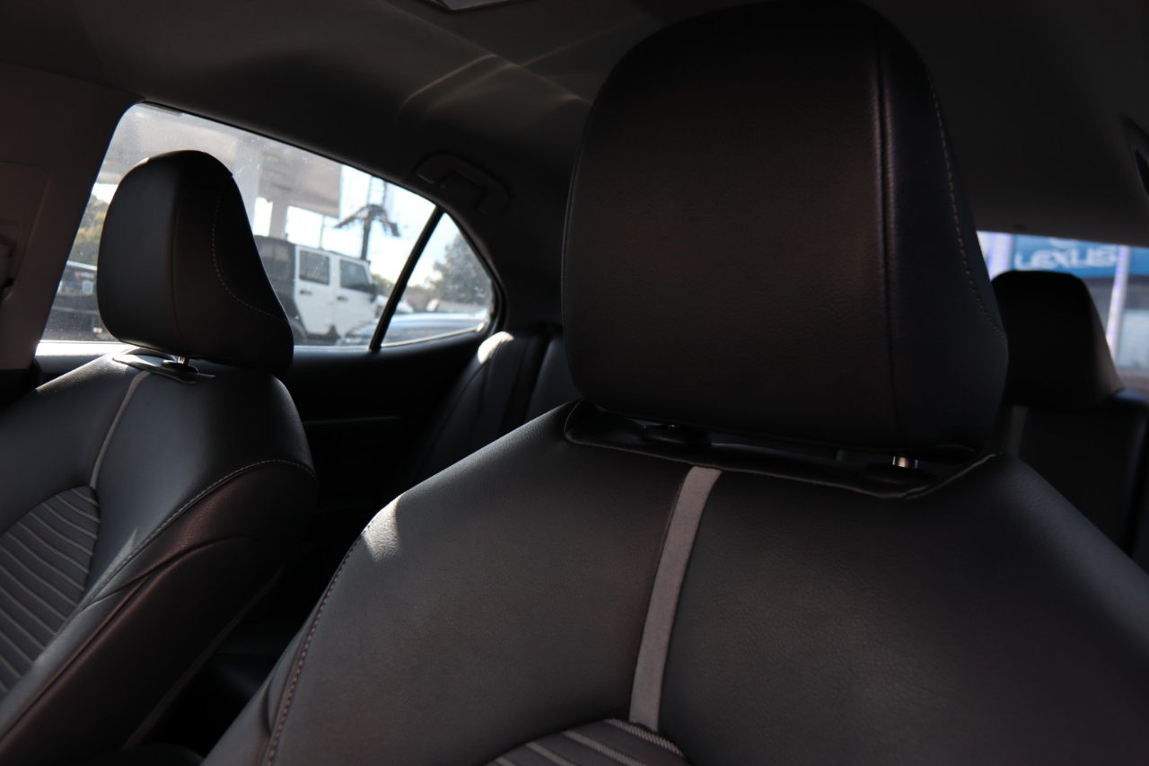 2018 Toyota Camry XLE photo 14