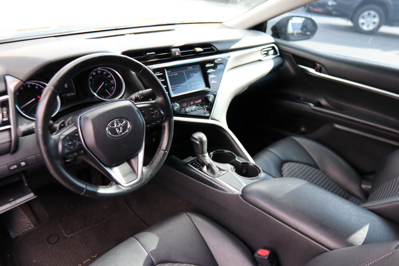 2018 Toyota Camry XLE photo 15