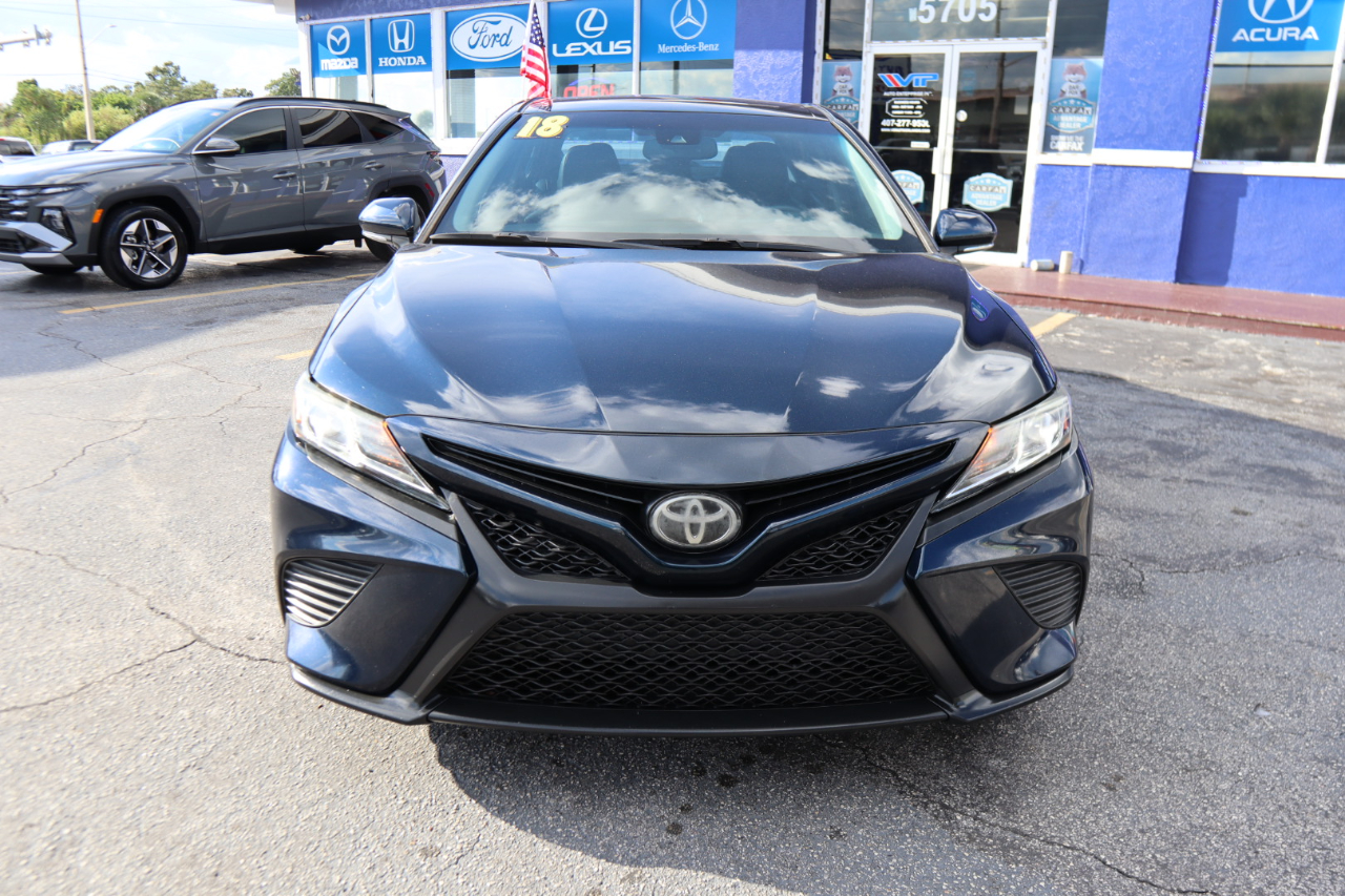 2018 Toyota Camry XLE photo 16