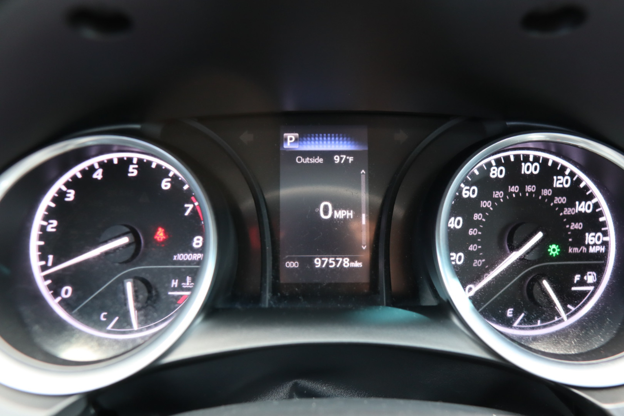 2018 Toyota Camry XLE photo 22