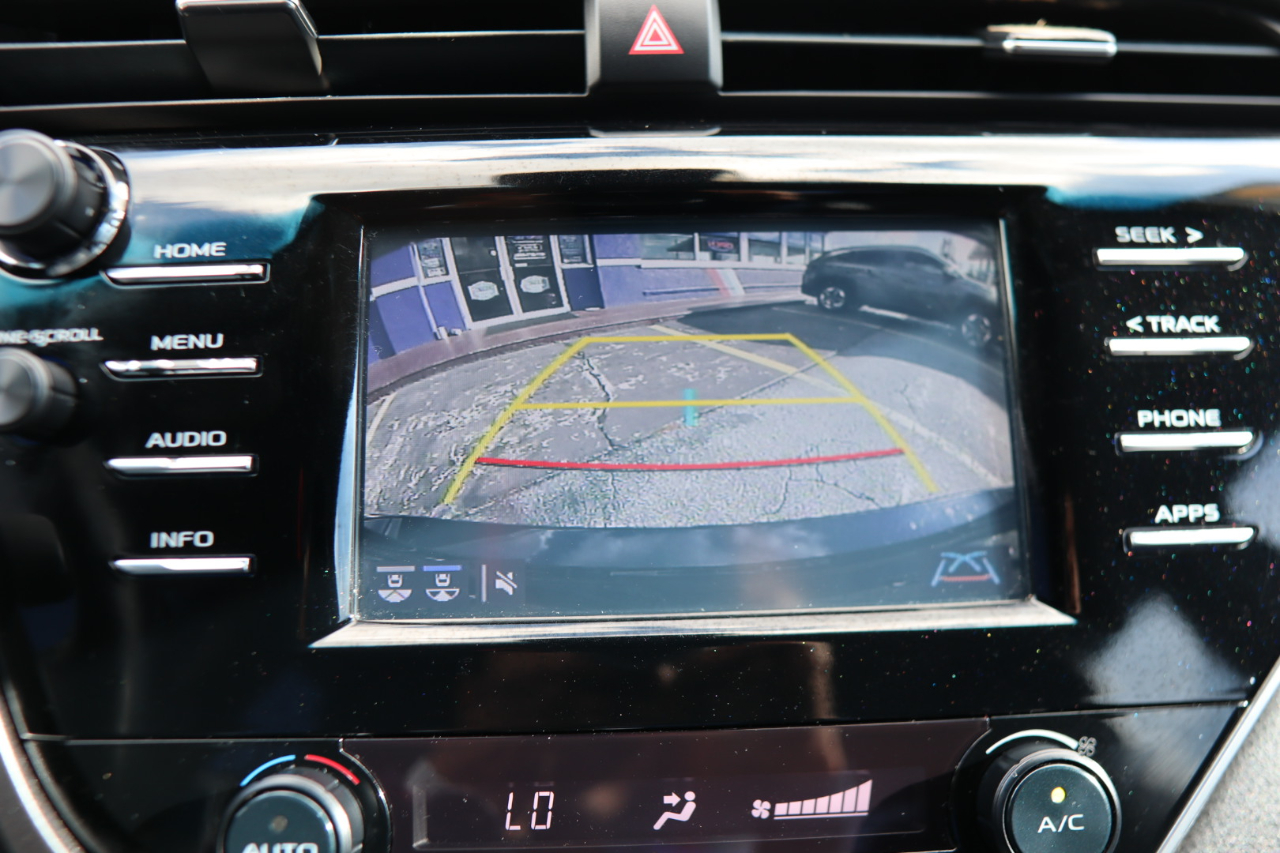 2018 Toyota Camry XLE photo 24