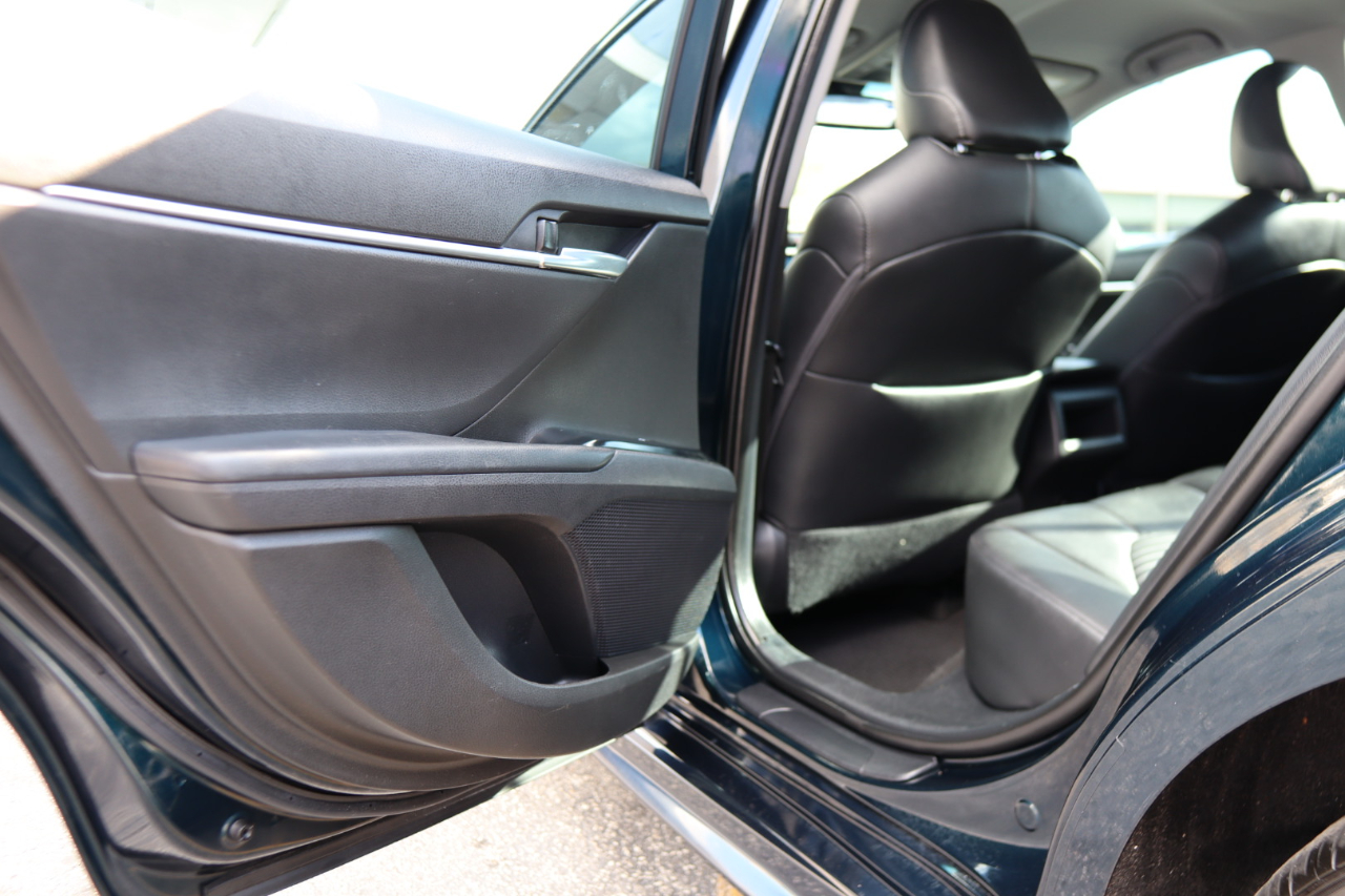 2018 Toyota Camry XLE photo 27