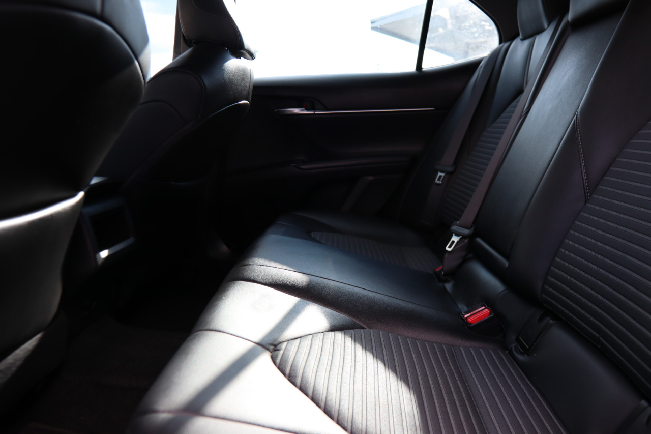 2018 Toyota Camry XLE photo 28