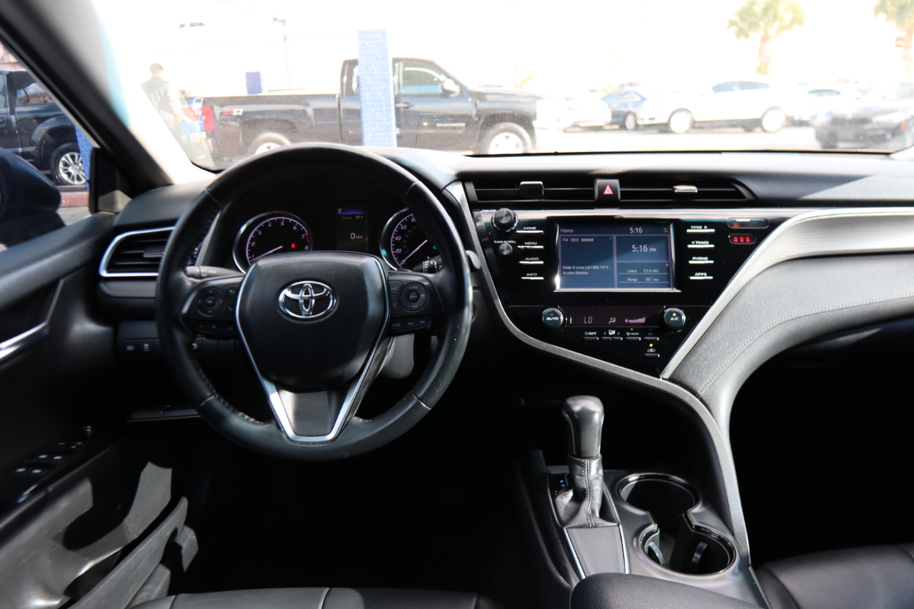 2018 Toyota Camry XLE photo 30