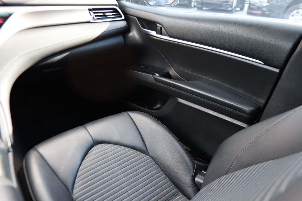 2018 Toyota Camry XLE photo 31