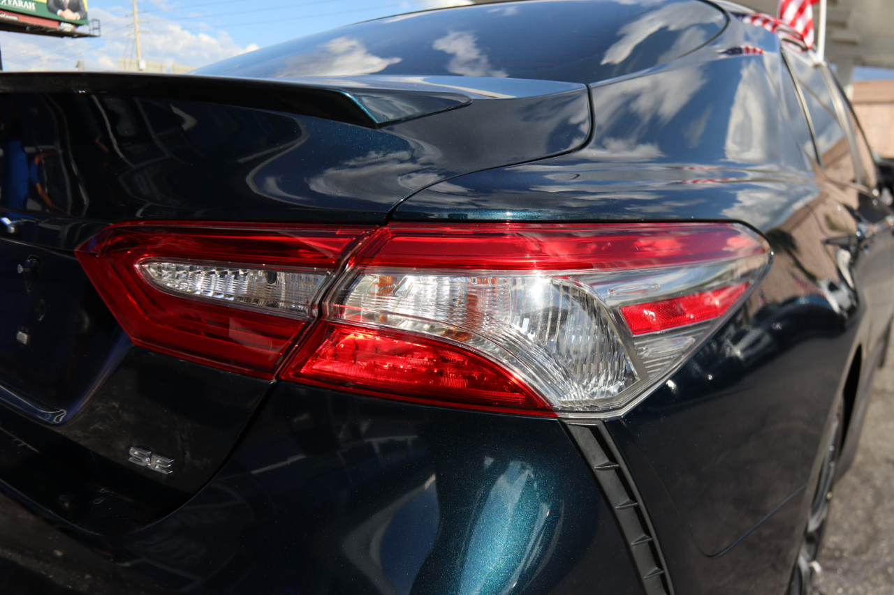 2018 Toyota Camry XLE photo 34