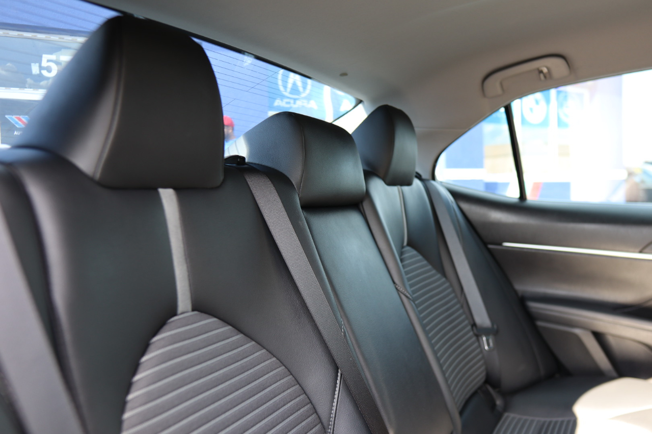 2018 Toyota Camry XLE photo 37