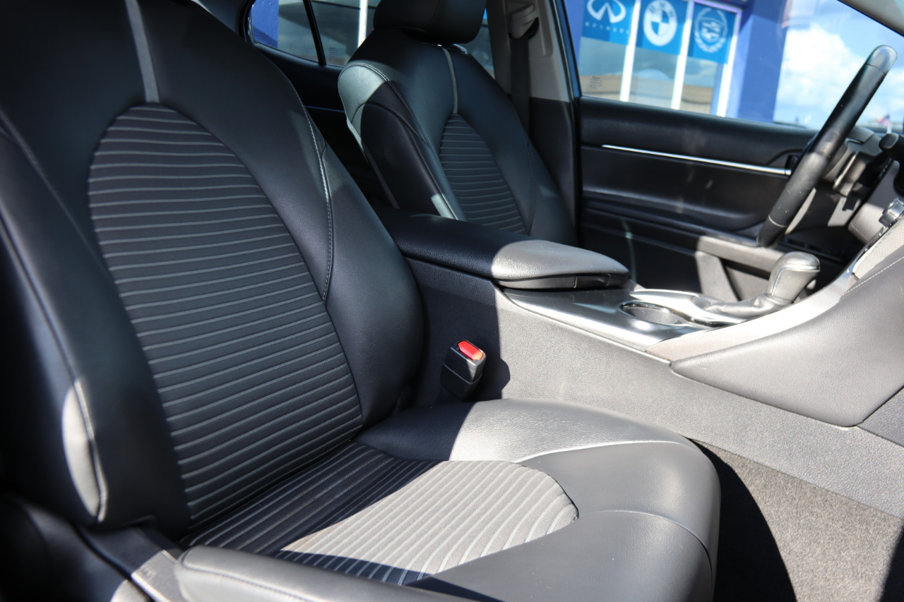 2018 Toyota Camry XLE photo 39