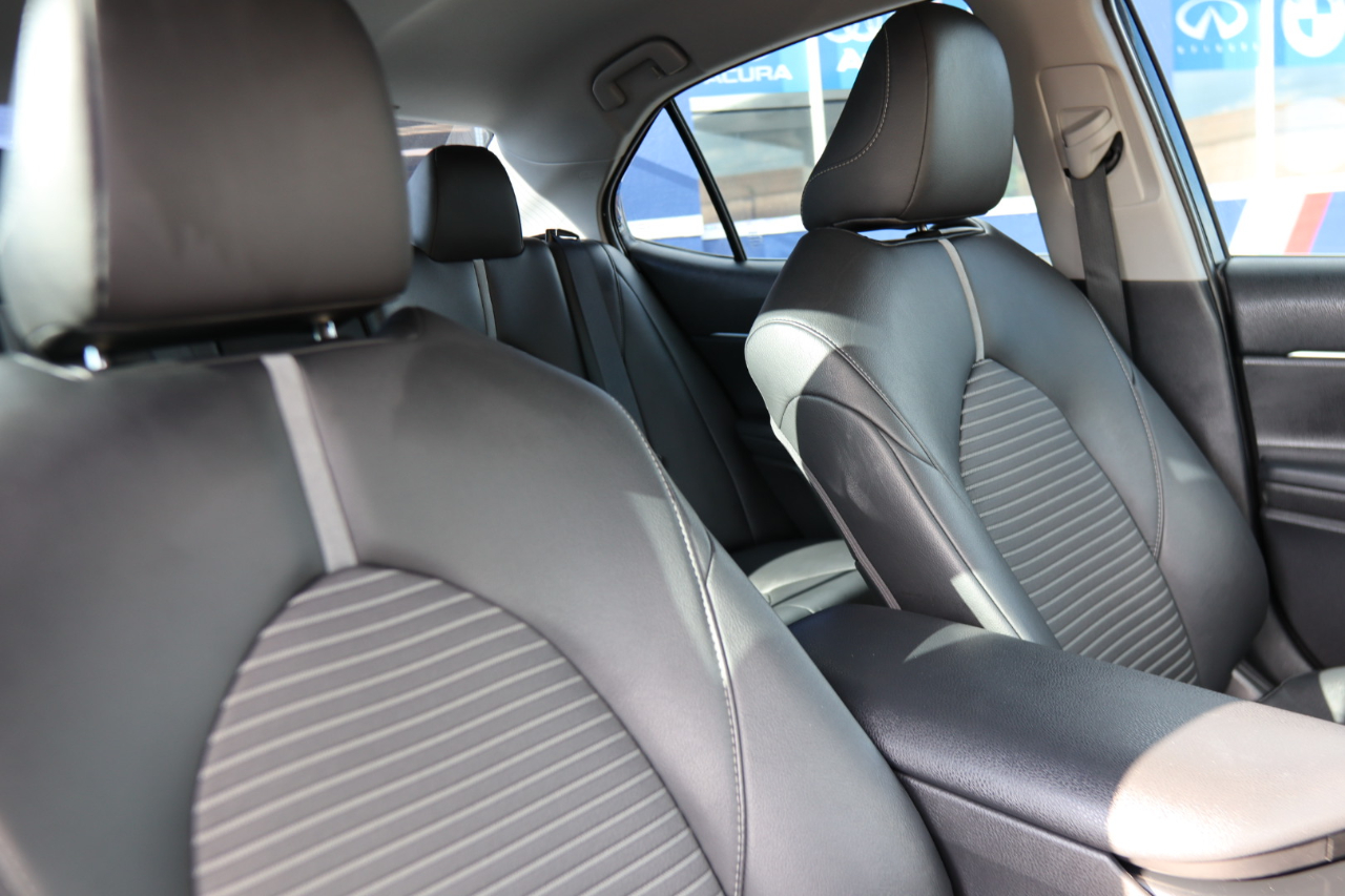 2018 Toyota Camry XLE photo 40