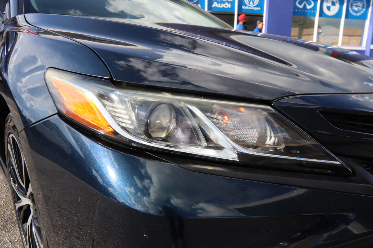 2018 Toyota Camry XLE photo 44