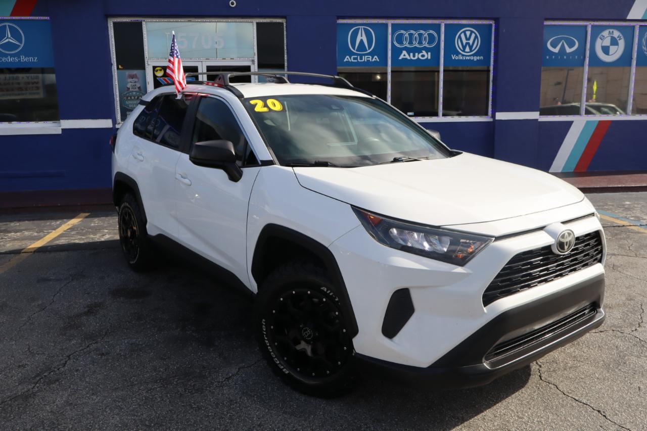 Toyota RAV4 LE AWD (Natl) 2020