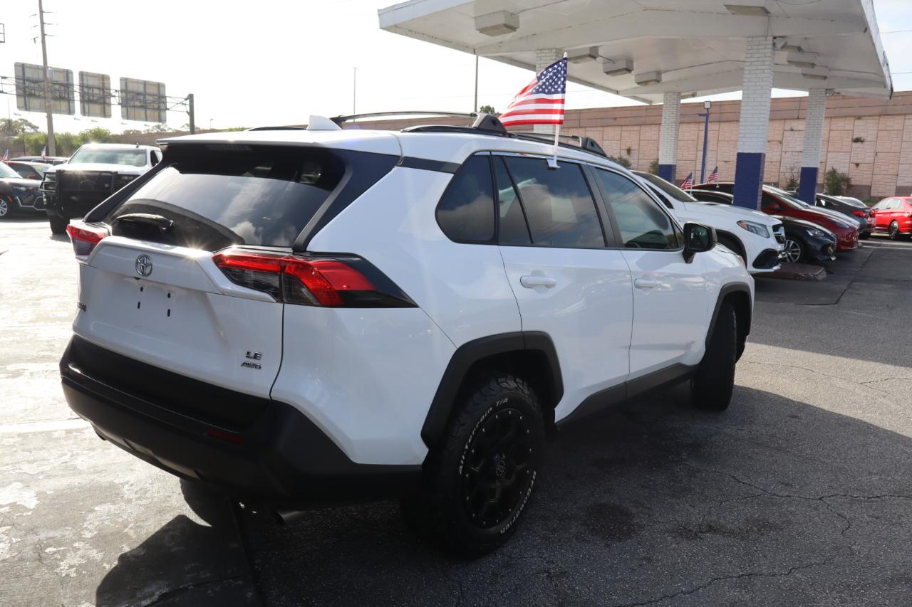 Toyota RAV4 LE AWD (Natl) 2020