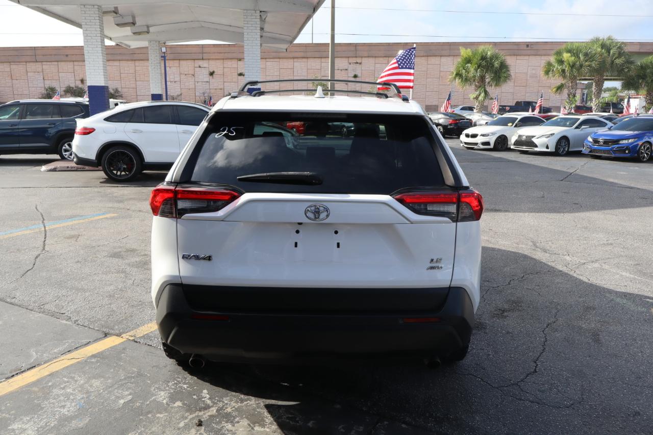 Toyota RAV4 LE AWD (Natl) 2020