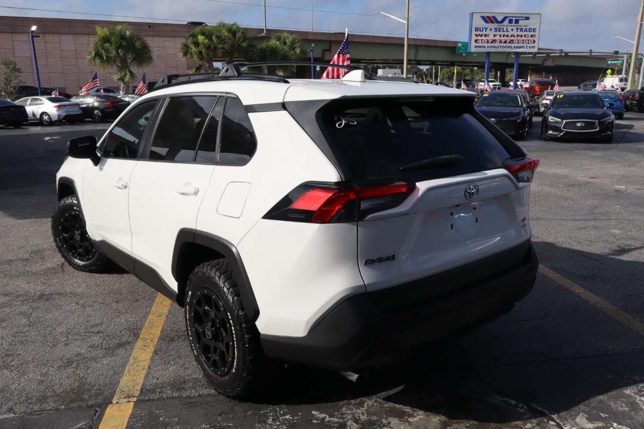 Toyota RAV4 LE AWD (Natl) 2020