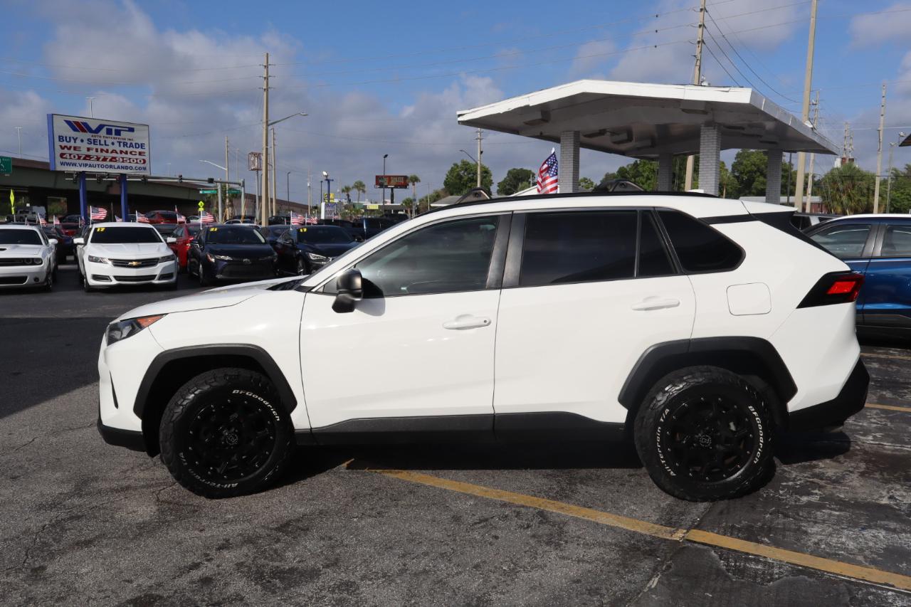 Toyota RAV4 LE AWD (Natl) 2020