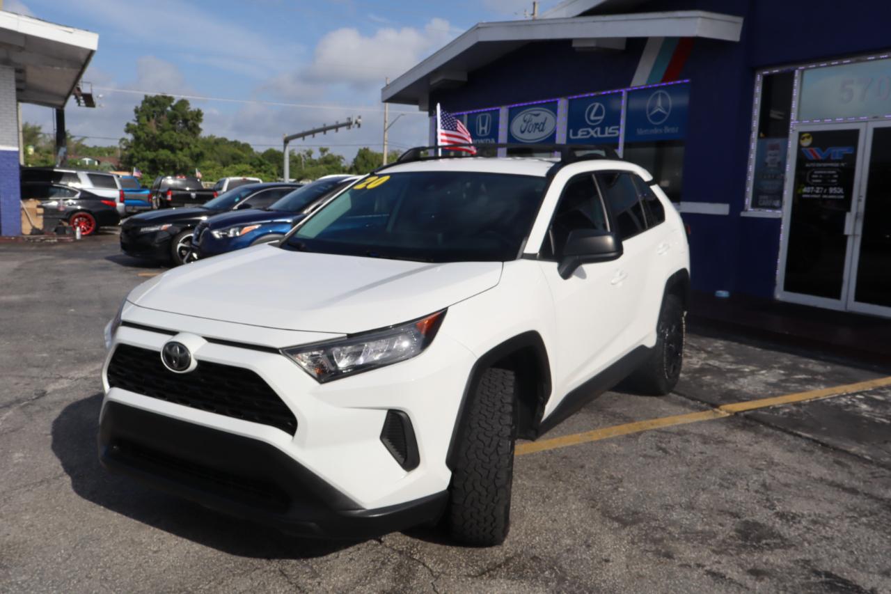 Toyota RAV4 LE AWD (Natl) 2020