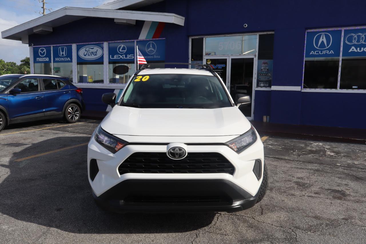 Toyota RAV4 LE AWD (Natl) 2020