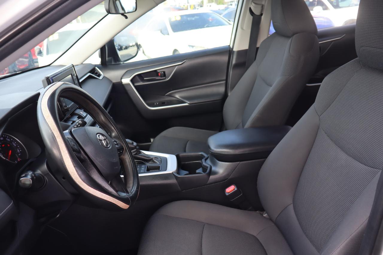 Toyota RAV4 LE AWD (Natl) 2020