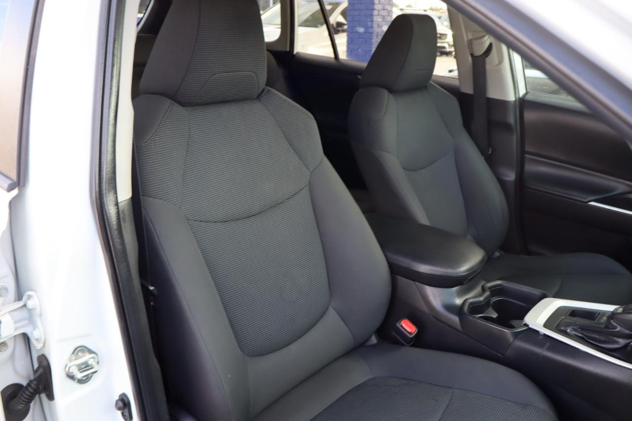 Toyota RAV4 LE AWD (Natl) 2020