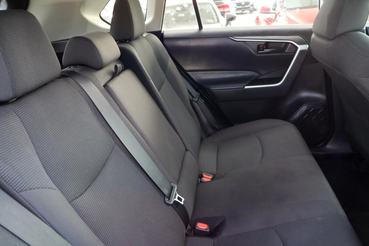 Toyota RAV4 LE AWD (Natl) 2020
