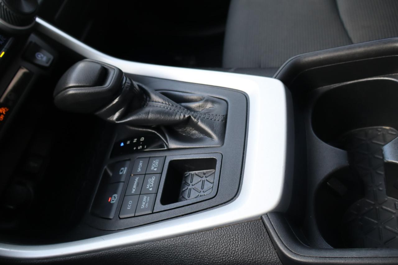 Toyota RAV4 LE AWD (Natl) 2020