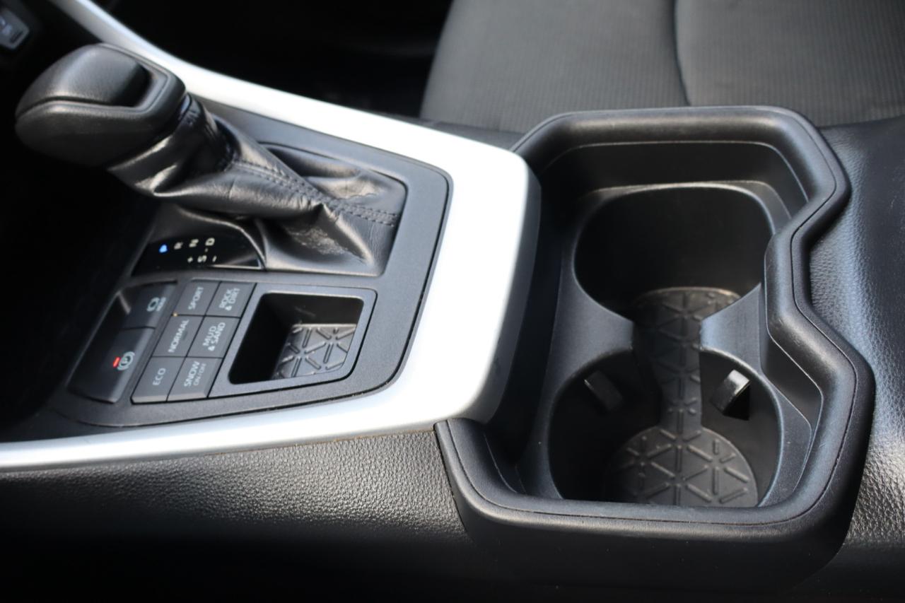 Toyota RAV4 LE AWD (Natl) 2020
