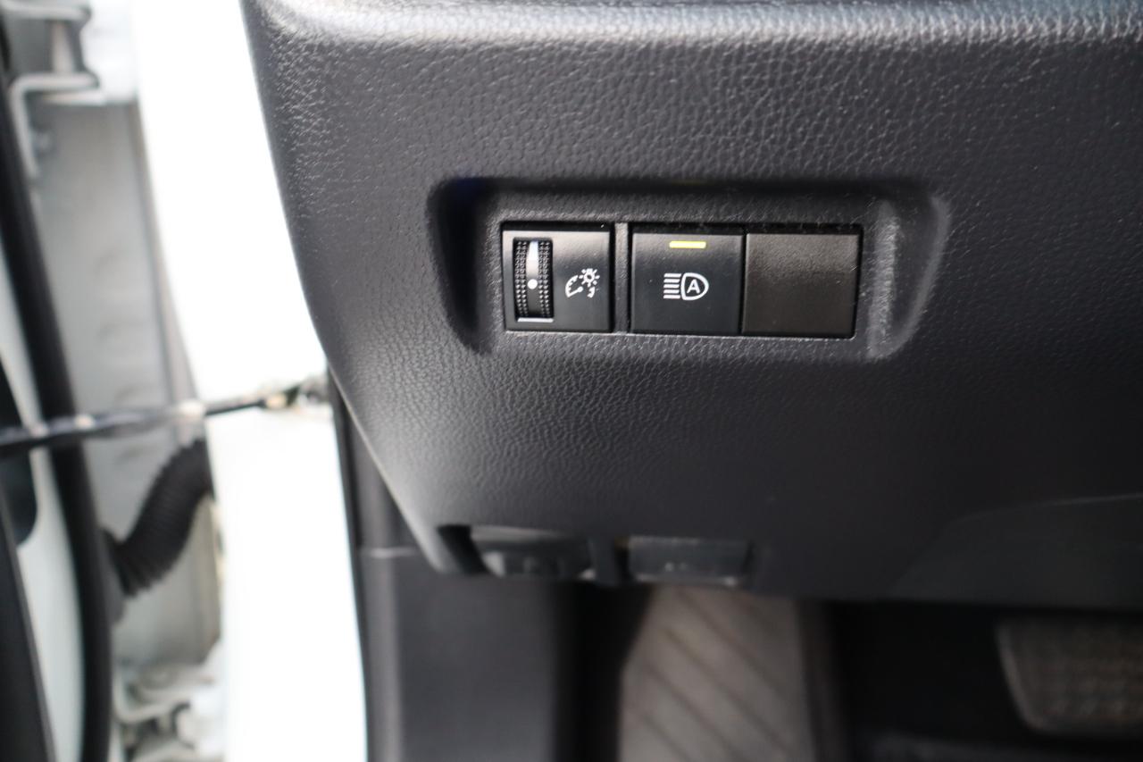 Toyota RAV4 LE AWD (Natl) 2020